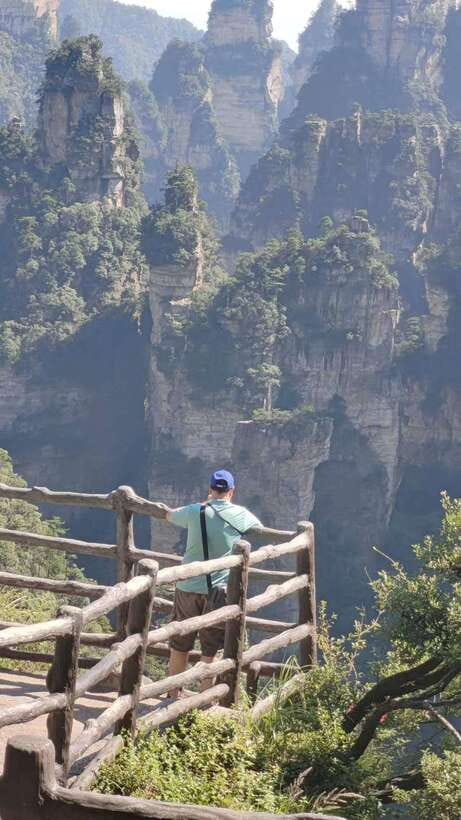 1-Day Private Tour to Zhangjiajie Highlights - Yuanjiajie Mountain: platform-shaped rocks and photo angles that reward patience