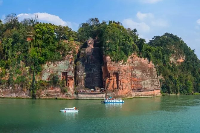 2-Day Private Tour of Leshan Grand Buddha and Emei Shan including Monastery Stay - Pace, walking, and what to pack so you enjoy the temples more