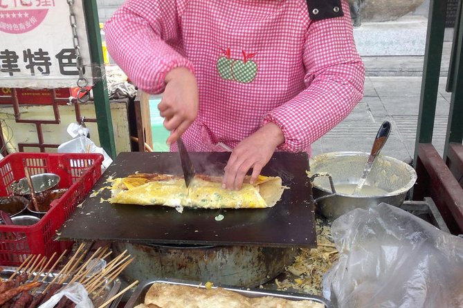 3-Hour Private Night Tour: Beijing Foodie Experience - Meeting your guide and getting to the Hutong without chaos