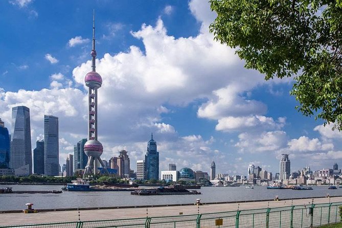 3-Hour Private Tour to Jewish Ghetto and Shanghai Bund - The kind of guide that makes this tour work