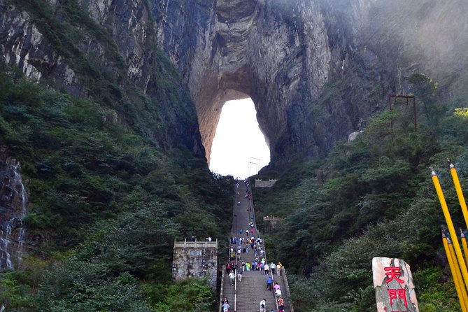 4-Day Zhangjiajie Tour to All Highlight Attractions with VIP Lift - Wulingyuan and Day 1: landing, resting, then starting fresh