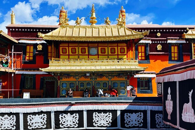 4 Days Lhasa City Essential Group Tour - Airport-to-hotel day: how the tour sets you up for Lhasa