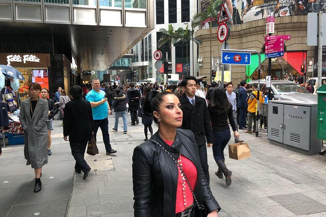 4-Hour Private Hong Kong Layover Tour - Hollywood Road and an old temple, plus the Soho comparison