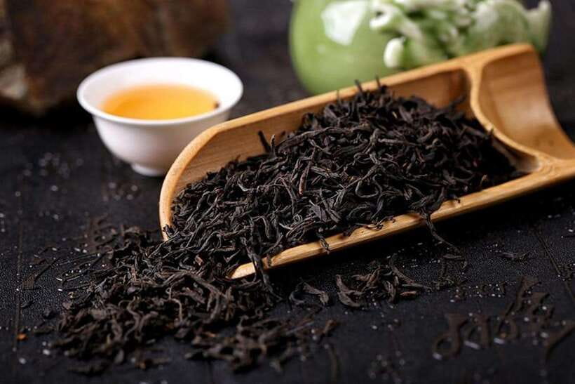 4-Hour Shanghai Best Garden and Temple Tour with Tea Tasting - Old Town Bazaar Walks, Qing Architecture, and the Nine Lucky Bridge