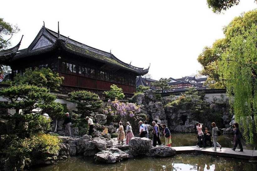 4-Hour Shanghai Best Garden and Temple Tour with Tea Tasting - Yu Garden in 500 Years of Design (and How to Walk It)