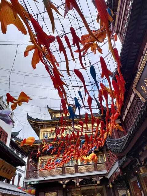 4-Hour Shanghai City Private Tour by German-Speaking Guide - The Bund and river skyline: Lover’s Wall to Peace Hotel
