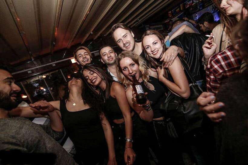 4-Hour Shanghai Pub Crawl (bars & nightclub hopping) - Practical Tips: What to Bring, How to Pace Yourself, and What to Expect