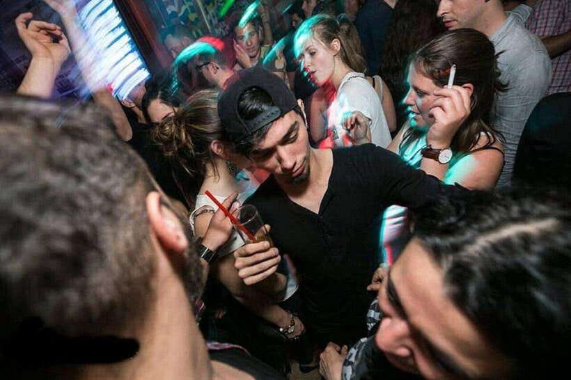 4-Hour Shanghai Pub Crawl (bars & nightclub hopping) - The Club Finale: Free Entry and Time to Actually Dance