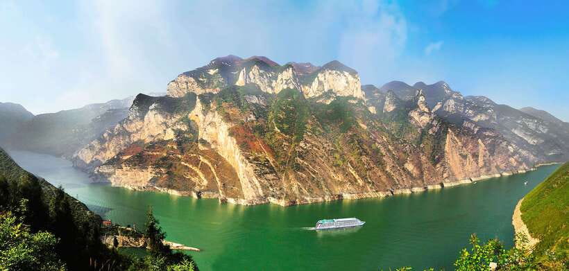 4D3N Yangtze River Victoria Cruise: Chongqing to Yichang - Victoria Cruises basics: American-managed, five-star ships, practical cabin reality