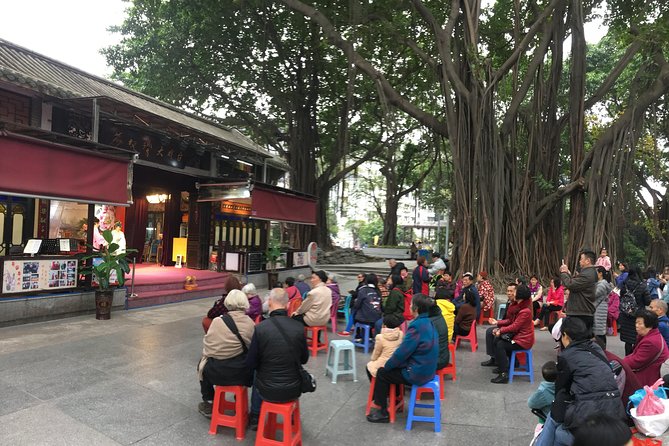 5-Hour Sai Kwan Walking Tour with Unique Food Tasting - Shangxiajiu Pedestrian Street: Dessert Stop and Street Energy