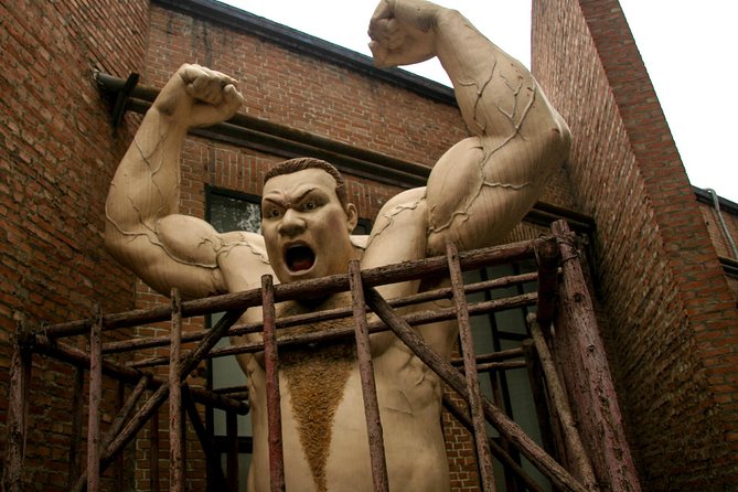 6-Hour Private Beijing Tour: Flower and Fish Market, Panjiayuan Antique Market and 798 Art Zone - Panjiayuan Antique Market: From Teapots to Cultural Revolution Memorabilia
