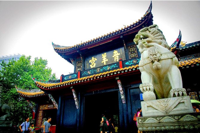 6-Hour Private Chengdu City Walking Tour with Tea Tasting - Qintai Road: old-style street, jewelry shops, and a quick bite