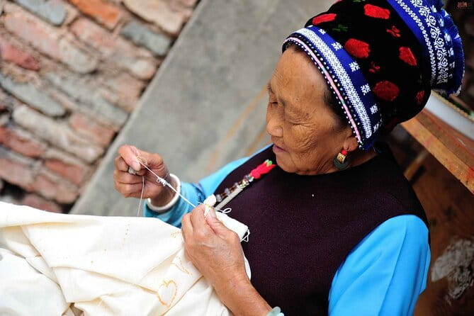 7 Days Yunnan Charming Old Town Tour - Jianshui: Ming-era streets, Zhus Family Garden, and a Confucius Temple that holds up
