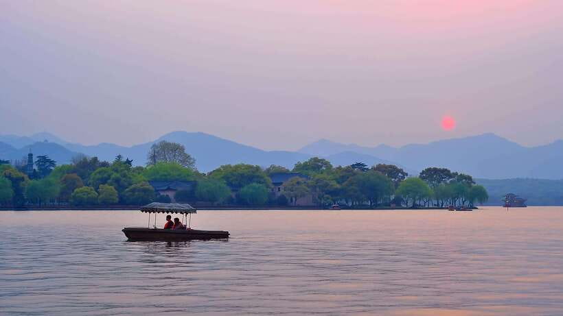 7 hours Hangzhou Tour Itinerary - Lunch hour: plan for food since meals are not included