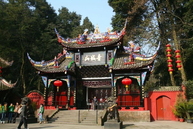 All-Inclusive Private Day Tour of Mount Qingcheng and Dujiangyan - Laojun Pavilion Views, Then the Descent Back to Earth