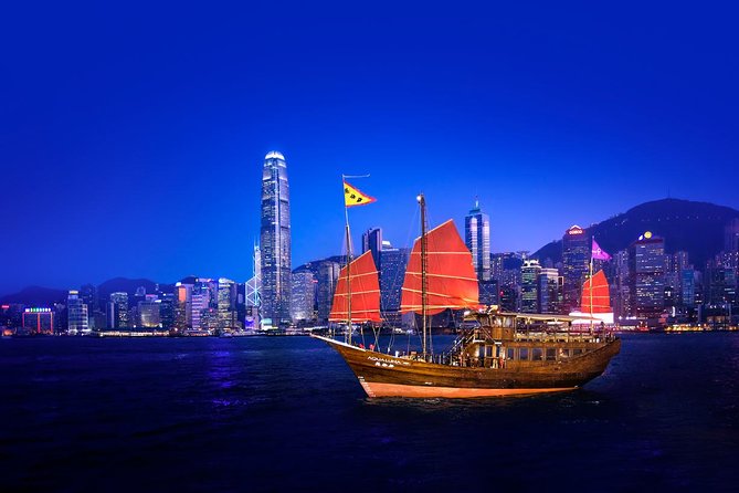 Aqua Luna: Evening Cruise at Victoria Harbour Hong Kong - The Boat Experience: Traditional Junk Look, Comfortable Modern Inside