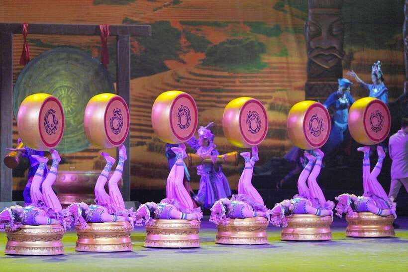 Beijing: Acrobatic Show Tickets Traditional & Modern Fusion - Beijing Acrobatics: The 2000-Year Meets Modern Tech Angle