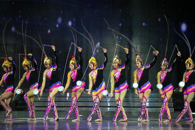 Beijing Evening Acrobatic Show in Red Theater + Private Transfer - Beijing Red Theatre: what the acrobatic show is really like