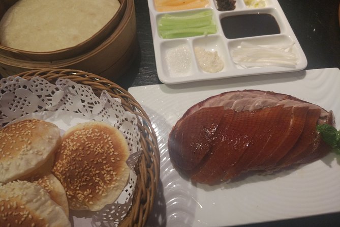 Beijing Evening Tour: Chaoyang Acrobatic Show with Peking Duck Dinner - The Chaoyang acrobatics show: what you are actually buying