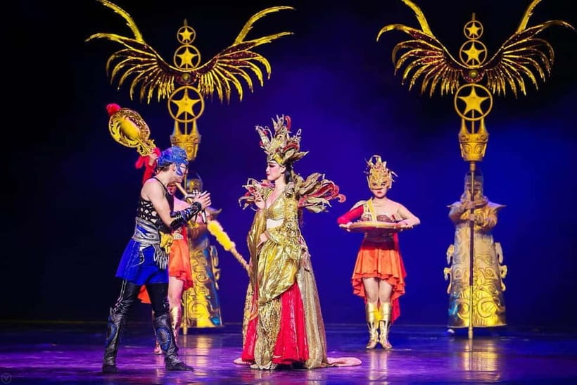 Beijing:Golden Mask Dynasty（Oriental Mythology）Show Tickets - Meeting Panda at the main entrance (and why it’s useful)
