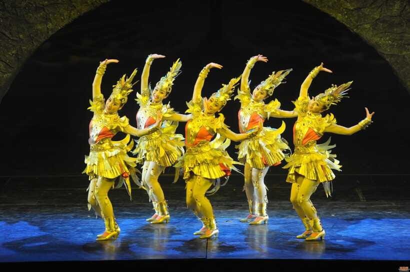 Beijing Golden Mask Dynasty Show With Private Transfer - Round-trip private comfort: fewer decisions, smoother return