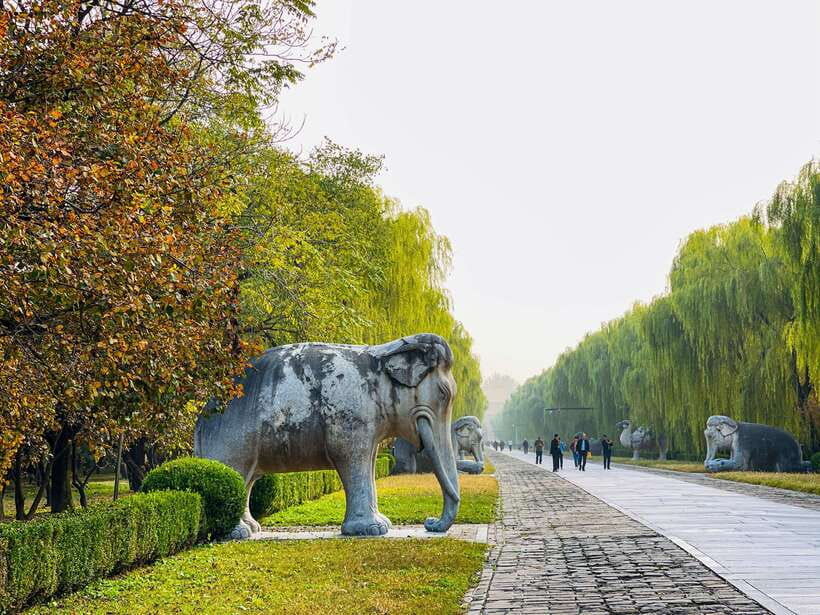 Beijing: Great Wall of China and Ming Tomb Private Tour - Morning logistics: pickup, quick shuttle, then chairlift near No. 6