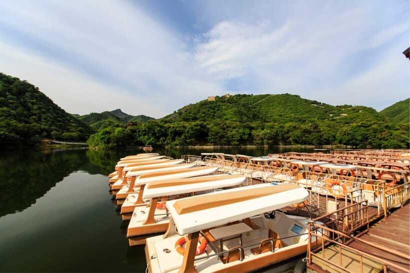 Beijing: Huanghuacheng Lakeside Great Wall Bus/Private Tour - Guide Moments: Betting the Day on the Right Human
