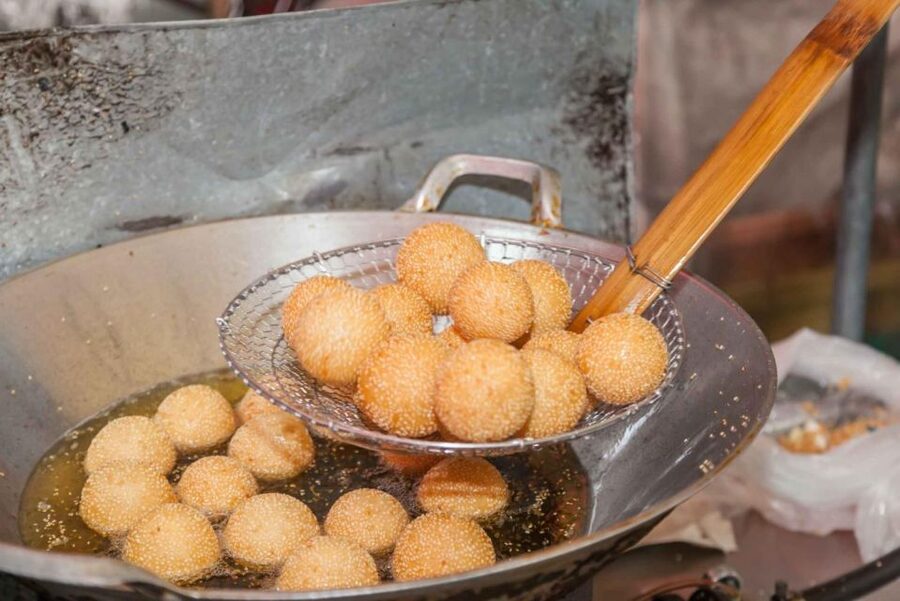 Beijing: Hutong Culinary Walking Tour with 15+ Tastings - Key things that make this Hutong food walk work