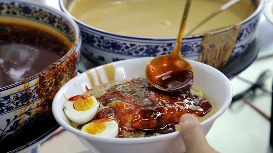 Beijing: Hutong Culinary Walking Tour with 15+ Tastings - Why Dongsi Hutong is the right place to start your Beijing food day