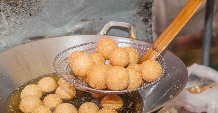 Beijing: Hutong Culinary Walking Tour with 15+ Tastings - Sesame cakes, ma hua, and Beijing breakfast bites you can walk off