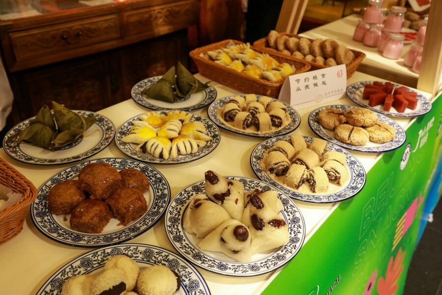 Beijing: Hutong Culinary Walking Tour with 15+ Tastings - Malatang, baijiu, and eating etiquette for confident ordering