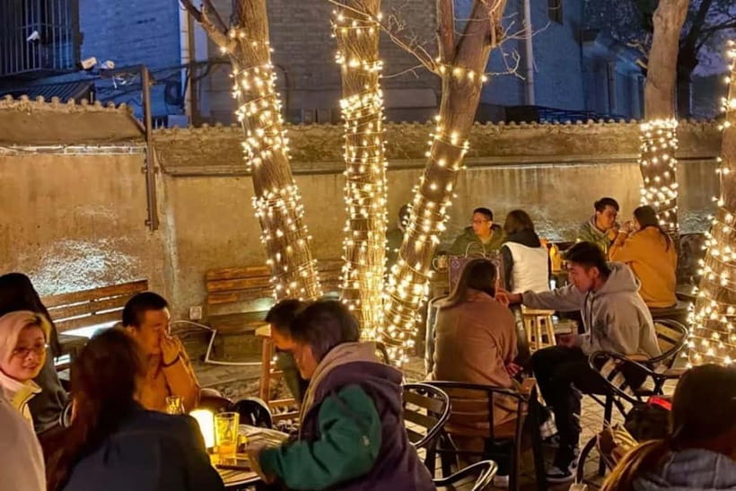 Beijing Hutong Dinner and Beer Walking Private Tour - Shichahai Dinner: Hot Pot and Real Neighborhood Flavors