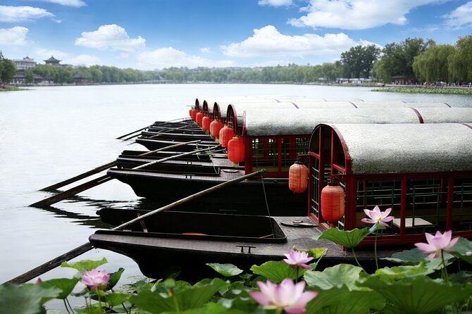 Beijing Hutong Night Tour with Yunnan Style Dinner and Chartered Boat Ride at Houhai Lake - Key Things You’ll Notice on This Hutong Night