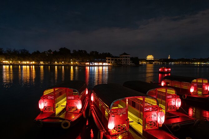 Beijing Hutong Night Tour with Yunnan Style Dinner and Chartered Boat Ride at Houhai Lake - Little Yunnan Dinner in Hutong Lanes Near the Forbidden City Area