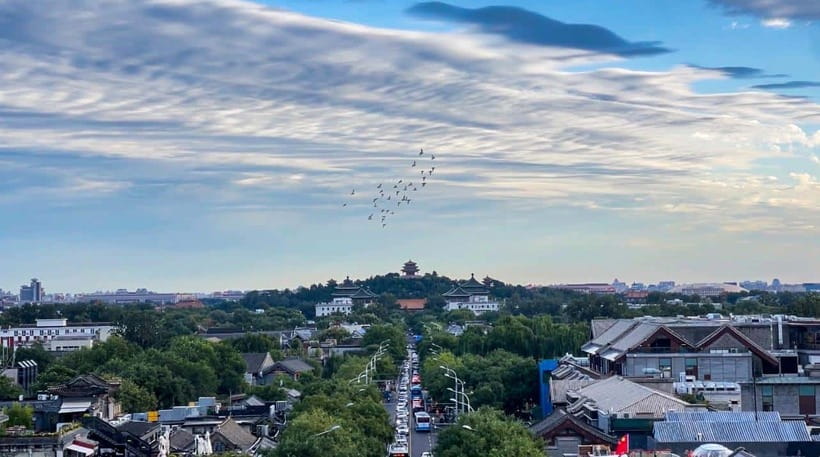 Beijing: Hutongs & Drum Tower City Walking Tour - Qianhai and Houhai views, then Yandai byway for snacks and souvenirs