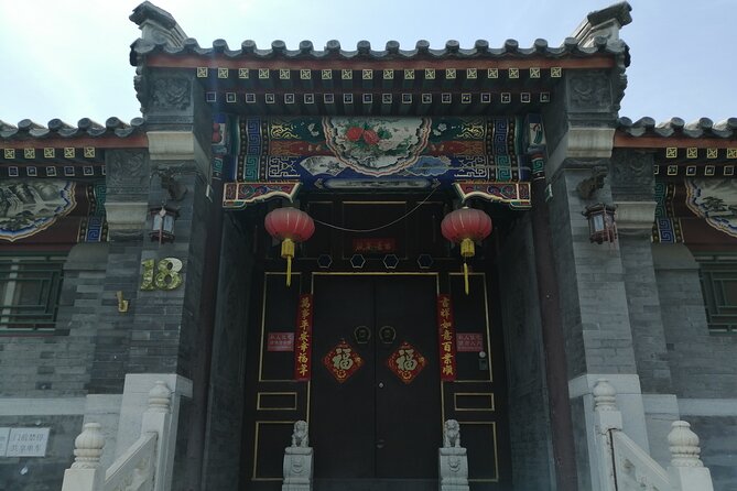 Beijing Hutongs Walking Tour - Nanluogixiang lanes and courtyard houses