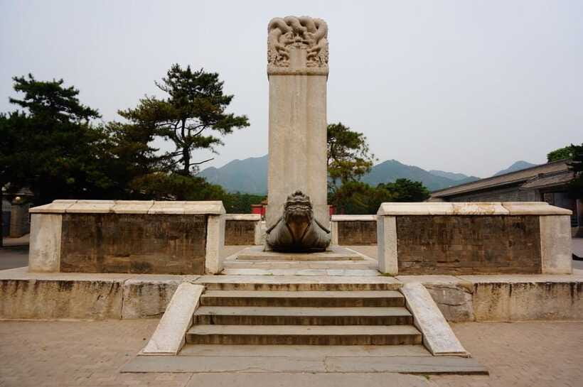 Beijing: Juyongguan Great Wall, Sacred Way & Ming Tombs Trip - Lunch Timing and How Food Fits the Schedule