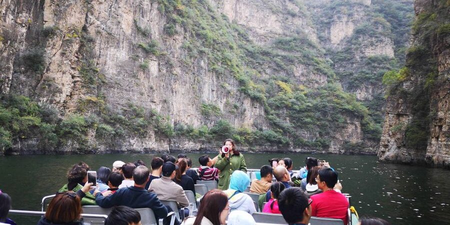 Beijing: Longqing Gorge, Ming Tombs & Lunch Private Day Tour - Moon Island Temples: Quiet Walking Between Big Views