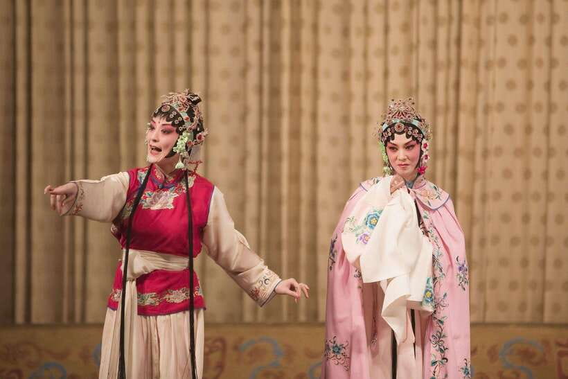 Beijing: Must-See Peking Opera at Liyuan Theatre Ticket - English support that actually matters, and when it helps most