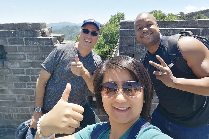 Beijing Mutianyu Great Wall and Food Tour - Licensed Guides and Friendly Drivers: What Good Service Looks Like Here
