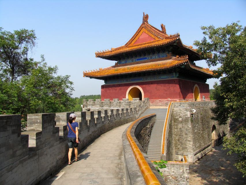Beijing: Mutianyu Great Wall and Ming Tombs Private Tour - Lunch stops and small extras that can brighten the day