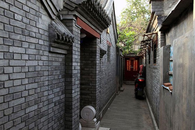 Beijing Old Hutongs Tour by Rickshaw - The 2-hour hutong rickshaw route: where to pay attention