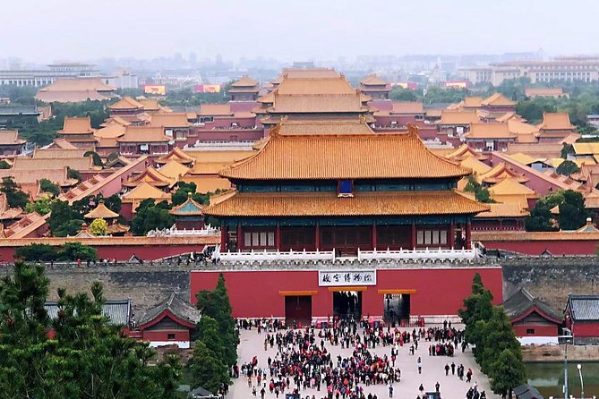 Beijing Private Tour: 2 Days Forbidden City and Mutianyu Great Wall VIP Tour - Hutong rickshaw near Hou Hai: Beijing life after the wall