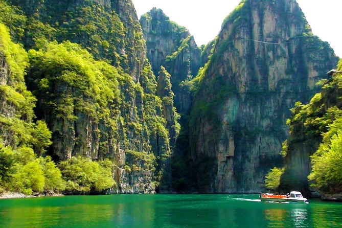 Beijing Private Tour to Badaling Great Wall and Longqing Gorge with Boat Ride - Lunch and bottled water: included, but still worth customizing