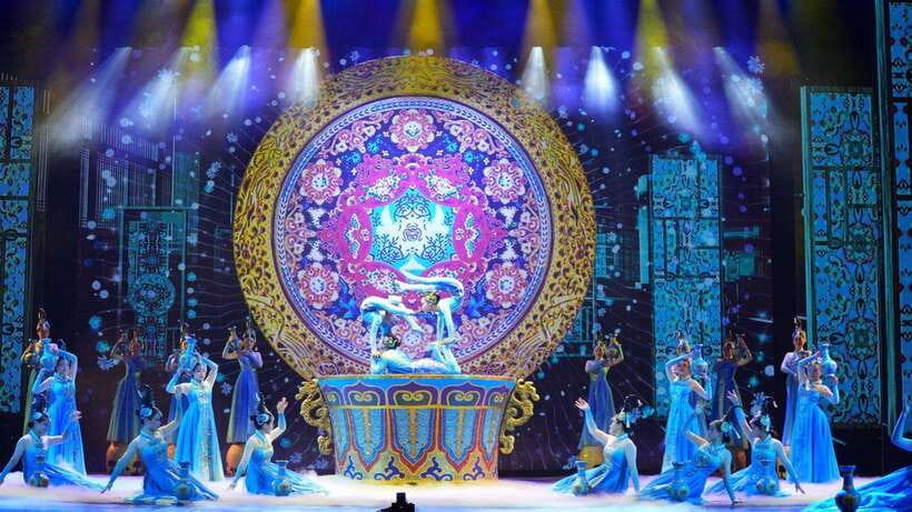 Beijing: Red Theatre Acrobatics Show Ticket-Local Must-See - Red Theatre acrobatics in Beijing, what makes the show feel special