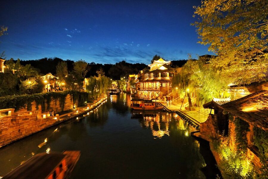 Beijing: Simatai Great Wall & Gubei Water Town Private Tour - Transfer-only vs guided tour: how to choose the right package