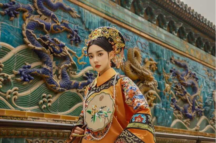 Beijing: Traditional Chinese Costume Makeover & Photo Shoot - The Photo Shoot: Posing Help and Real-Time Problem Solving