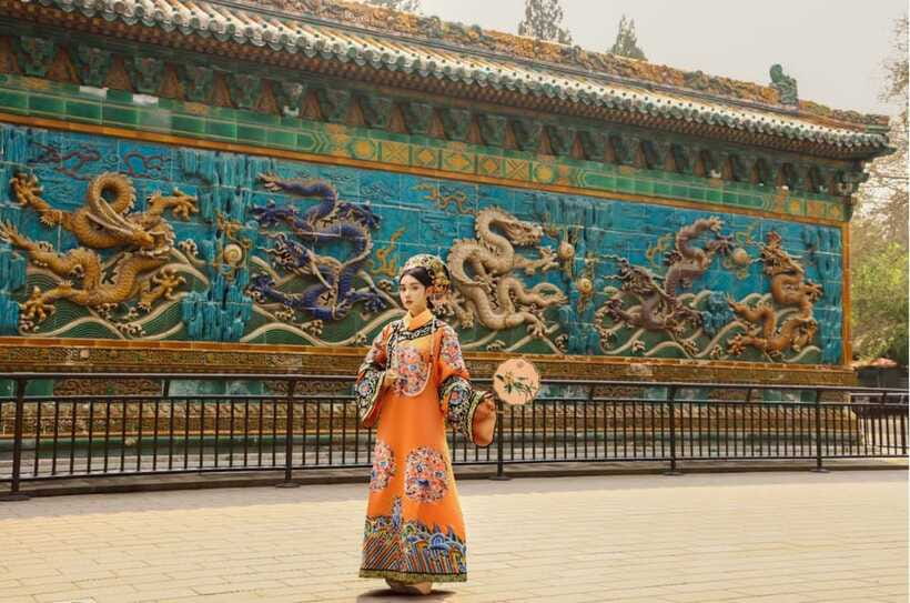 Beijing: Traditional Chinese Costume Makeover & Photo Shoot - The Photo Package: 35 Unedited Plus 5 Retouched