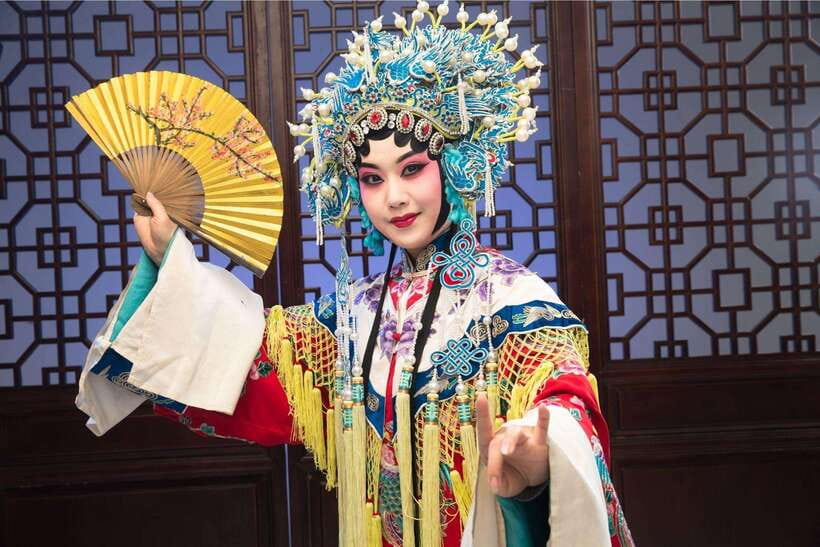 Beijing: Traditional Cultural Show Peking Opera Tickets - Liyuan Theatre, right inside Jianguo Hotel Qianmen