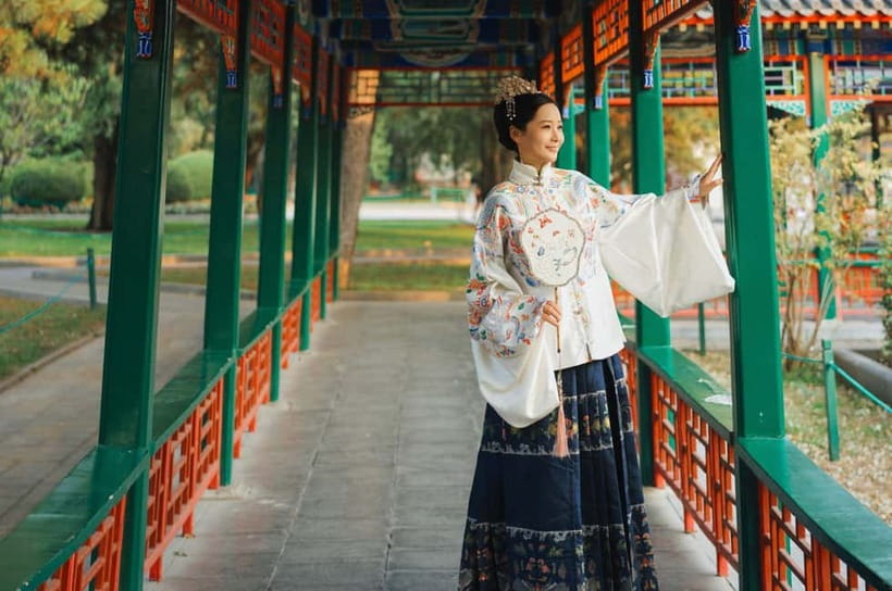 Beijing Traditional Hanfu Experience & Photoshoot for Groups - A note on guides and the human touch